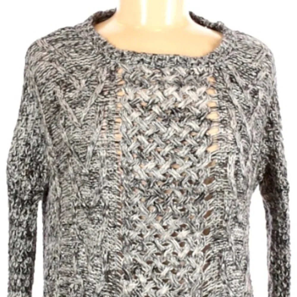 Lulumari S/M Women’s‎ grey cable knit high low long sleeve crew neck sweater
